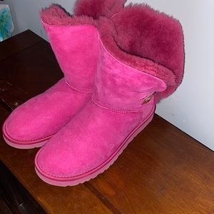 UGG Glittery Magenta with Rhinestone Button, Size 8